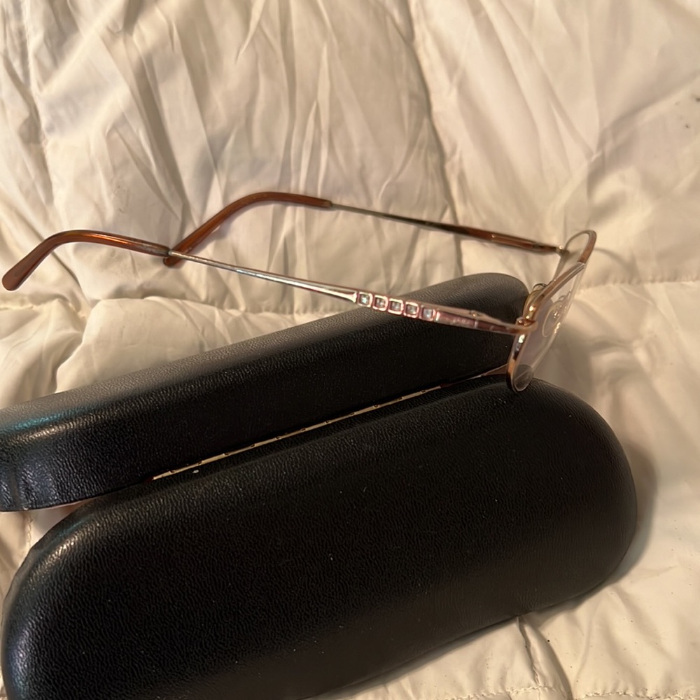 Glasses - Picture 2 of 5